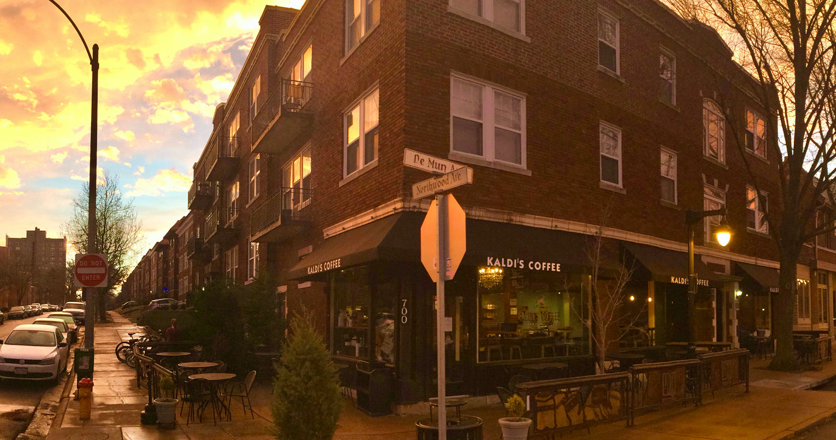 Kaldi's Coffee DeMun cafe in the twilight